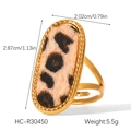 Detailansicht eines ovalen Rings mit Leopardenmuster, Goldperlenrand und Ringband - Leopardenmuster Kunstfell Stil (HC-R30450)