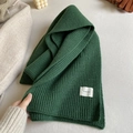 Sciarpa in maglia a coste verde scuro con etichetta bianca, calda e morbida per l'inverno - Verde Natale