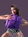 Détail du sac à dos en nylon violet avec matelassage géométrique et bretelles noires - Violet Foncé