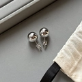 Minimalist spherical silver studs with a high-gloss mirror finish and secure silicone backs - Large (RF536) / Silver