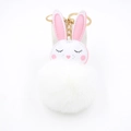Dettaglio portachiavi con coniglio di peluche bianco e anello in metallo dorato - Portachiavi d'Oro / Bianco