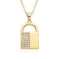 Dettaglio di una collana con ciondolo a lucchetto dorato e pavé di zirconi bianchi - Forma di lucchetto / Oro