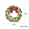 Broche couronne de Noël en émail vert avec nœud rouge et strass étincelants - Couronne Feuilles Vertes (1637)