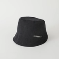Dettaglio ravvicinato del ricamo behappy sul cappello alla pescatora in denim nero - 52cm (2-5 Anni) / Nero