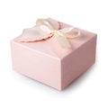 Quadratische rosa Geschenkschachtel mit Wellenrand und einer weißen Seidenschleife - 9*9*5cm / Rosa