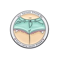 Pin redondo de esmalte con frase graciosa y gráfico de vaqueros para accesorio - Estilo de Parte Inferior del Cuerpo en Mezclilla (QHXZ030)