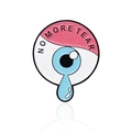 Badge rond en émail avec œil bleu qui pleure et texte No More Tear sur fond rose blanc - Style Œil Qui Pleure Plus de Larmes (CC812)