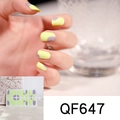Detail von gelben und lila Kuhmuster Nagelaufklebern QF647 mit Handmodellansicht - Gelb-Violetter Patchwork-Stil (QF647)