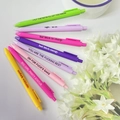 Set of 8 colorful retractable gel pens with humorous slogans and floral background - 8Pcs Slogan Style Set
