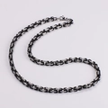 Dettaglio della collana bizantina di lusso nera e argento con finitura lucida - Bicolore Nero