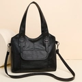 Bolso tote grande de cuero suave negro para mujer con correa ajustable y detalles plateados - Negro