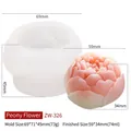 Pioengroen siliconen mal voor kaarsen met mal en roze wassen bloemresultaat in beeld - Mal 69x71x45mm