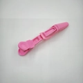 Pinza profesional de cocodrilo rosa mate para peluquería con agarre antideslizante - Rosa