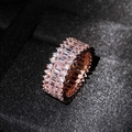 Anello eternity in oro rosa con zirconi cubici rettangolari e rotondi incastonati - US 6 / Oro rosa