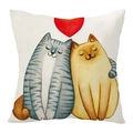 Quadratisches Kissen aus Leinenmix mit süßen kuschelnden Katzen und einem roten Herz - Quadratischer Kissenbezug / Zwei Kätzchen