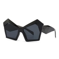 Gafas de sol geométricas con montura negra brillante y cristales gris oscuro - Montura Negra Lentes Grises