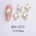 Makroaufnahme von 11x16mm Vintage Rauten-Kristall-Nagelsteinen mit Goldlegierung - Gold Basis Klarer Stein Stil (A275)