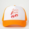 Cappellino trucker arancione e bianco con scritta Feeling Lucky e grafica ciliegia - Bianco/Arancione