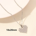 Poliertes Herzanhänger-Halskette aus Edelstahl mit 18x20mm Punktestruktur in Silber - Perlenherz - Silber (S820-S+N22-S)