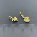 Detaillierte Makroansicht des Herzanhängers aus S925 Sterlingsilber in Goldoptik - Herzanhänger-Schlaufe / Gold