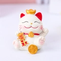 Figurine chat de la fortune en céramique blanche avec couronne dorée et collier rouge - 8164 Chat porte-bonheur joie