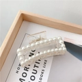 Elegante rechthoekige haarklem met witte parels op een heldere acrylbasis voor dames - Nr. 25 Vierkant Parel Middel