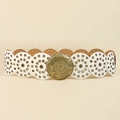 Dettaglio di cintura larga con cerchi bianchi e fibbia vintage in bronzo intagliato - Bianco Bronzo Antico Stile B