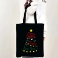 Borsa tote in tela nera con motivo ad albero di Natale creato da scritte festive - Albero di Buon Natale / Bianco