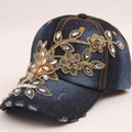 Berretto di jeans con ricami floreali dorati e decorazioni in strass scintillanti - Blu Scuro (Ricamo Dorato)