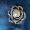 Elegant camellia brooch in rose gold with crystals and a large central faux pearl - Rose/Camellia Brooch