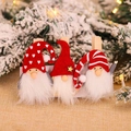 Drei Weihnachts-Holzklammern mit roten Wichteln und weißen Bärten für Festdekoration - Gesichtsloser Gnome-Stil (P-M66)
