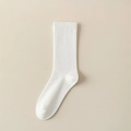 Minimalistische weiße Crew-Socken aus gekämmter Baumwolle mit geripptem Bündchen - Einheitsgröße / Glatt Weiß