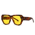Retro butterfly tortoiseshell sunglasses with yellow lenses for a trendy streetwear look - Leopard Print/Yellow Lens