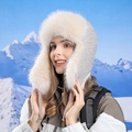 Chapka d'hiver blanc argenté avec bordure en fausse fourrure et protection oreilles - Beige