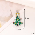 Kerstboom hanger van zinklegering met groen emaille van 2,1 cm hoog bij 1,3 cm breed - Kerstboom (D2807) / Zilver