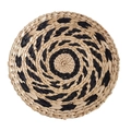 Dettaglio decorazione murale boho intrecciata con motivi a spirale neri e fibre naturali - 30cm / Decorazione da Parete Intrecciata Mista Stile I