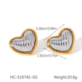 Dettagli degli orecchini a cuore bicolore con dimensioni 2,28cm x 1,92cm e peso 20,8g - Stile a Cuore Ondulato Bicolore (HC-E10742-GS)