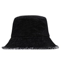 Vue détaillée des bords effilochés et de la texture denim d'un chapeau bob noir - M (56-58cm) / Noir