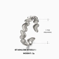 Anillo ajustable de acero inoxidable plateado con diseño de corazones continuos - 1.7cm (Ajustable) / Color Acero