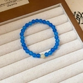 Bracelet minimaliste en perles bleu foncé avec une perle d'accent crème - Bleu (Bracelet-Bleu-Coffret Cadeau Exquis)