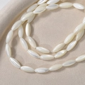 Detailopname van natuurlijke witte trochus-schelp ovalen kralen met een parelmoerglans - Ongeveer 6*15mm / Trochus Wit (15#)