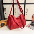 Sac de sport rouge en nylon avec bandoulière réglable et grande capacité pour le voyage - Rouge