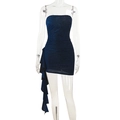 Dettaglio dell'abito aderente in paillettes blu scuro con balze laterali e scollo a fascia - S / Blu