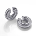 Detailansicht der silbernen, hohlen Ohrclips mit Seilmuster aus poliertem Edelstahl - Spiral-Croissant-Stil (MS-205 Stahl) / Stahlfarbe