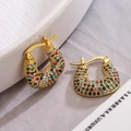 Eleganti orecchini a U dorati con micro-intarsio di zirconi colorati su vassoio - Oro con zircone multicolore