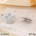 Orecchini a perno a girasole in acciaio inossidabile argento con petali floreali - Color Acciaio