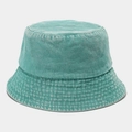 Dettaglio del cappello a secchiello in denim lavato verde menta con texture vintage e cuciture - M (56-58cm) / verde chiaro