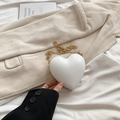 Sac bandoulière chic en forme de cœur blanc crème avec élégante chaîne dorée - Blanc