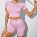 Set sportivo senza cuciture color lavanda 2 pezzi con crop top e pantaloncini a vita alta - S / Rosa