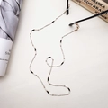 Chaîne en perles de verre colorées noir, blanc et or avec boucles pour lunettes - Noir et Blanc Classique (S-009)